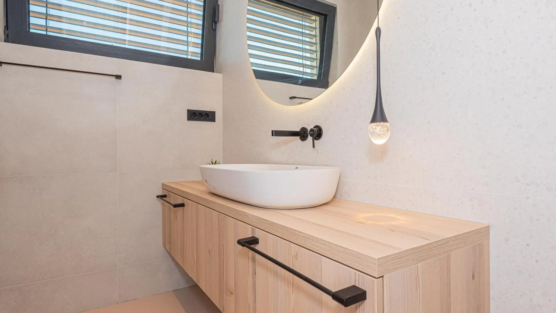 Luxury Seafront Villa Aurea - With Private Pool, Game Room & Stunning Sea Views Privlaka   Privlaka (Zadar)